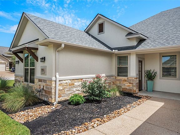 2nd image of 1762 Dakota Ln