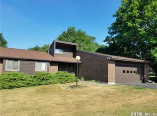 793 Fairway Cir, Baldwinsville, NY 13027
