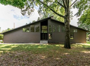 2732 E Crestview St, Springfield, MO 65804