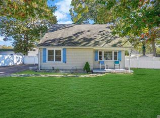 3 Smith Rd, Shirley, NY 11967