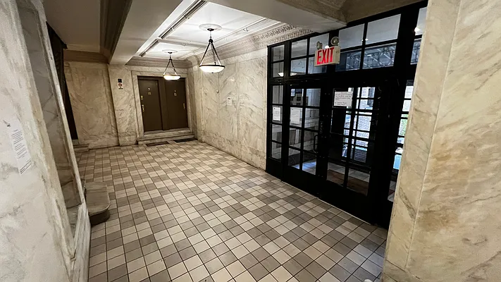 Rented by HOLTON REAL ESTATE INC. | media 21