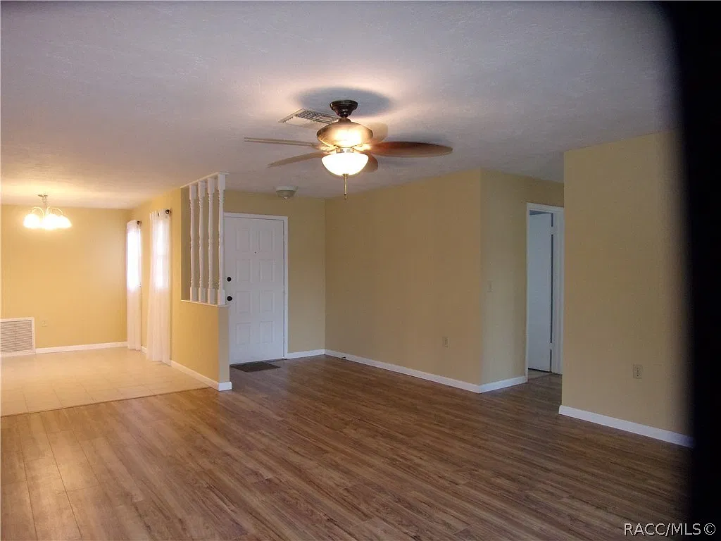 2 bed, 1279 sqft, $1,800 — Photo 2