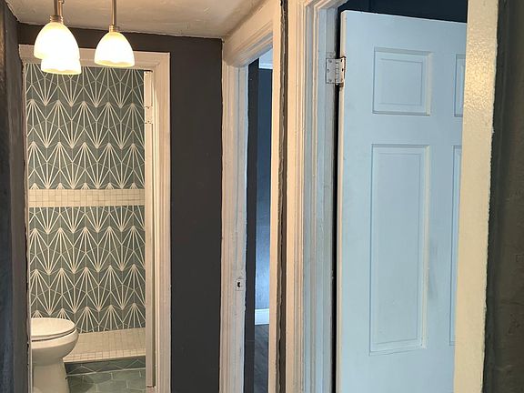 5th image of 1137A Hunter Pl NW #1