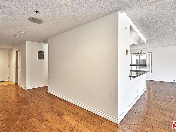 5th image of 727 S Ardmore Ave APT 504