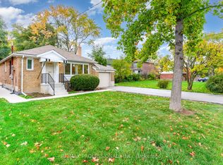 6 Saralou Ct, Toronto, ON M9B 2G2