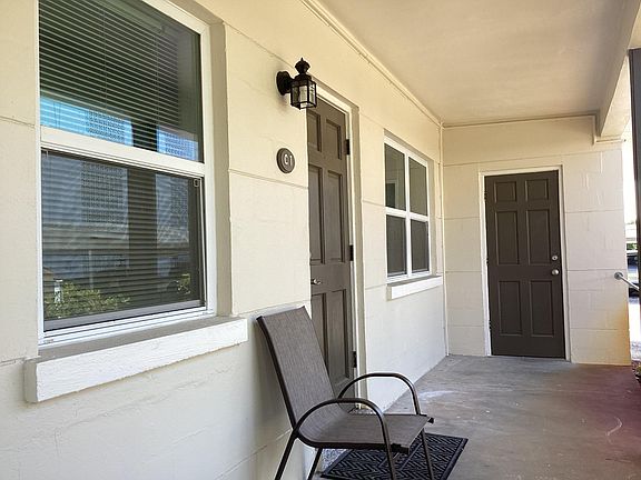 5th image of 1121 Beach Dr NE #B-2