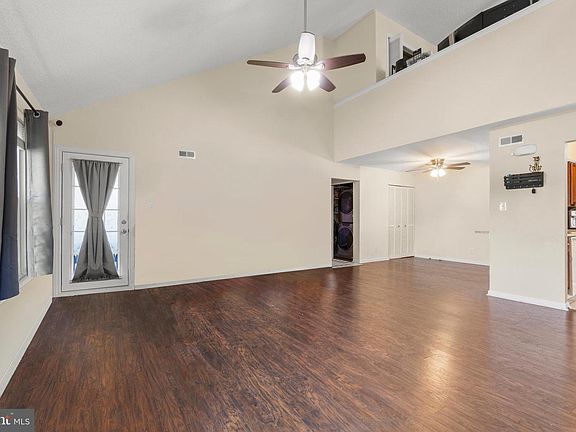 4th image of 374 Delancey Pl #374