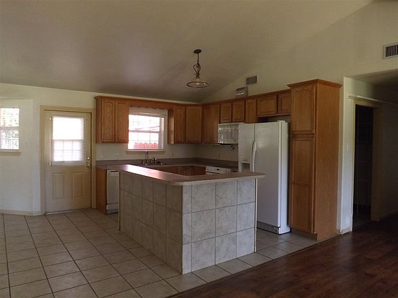 4th image of 161 Lakewood Dr