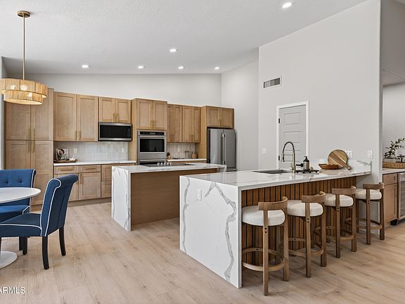 5th image of 10214 E NACOMA Drive