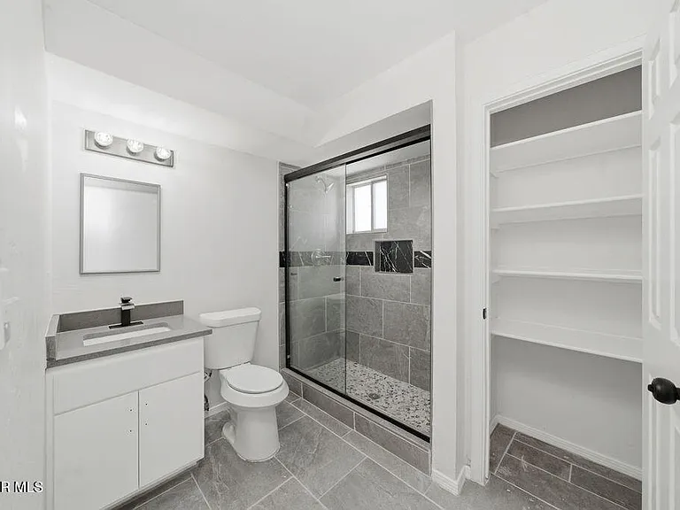 821 Los Lagos Way #B — Photo 15