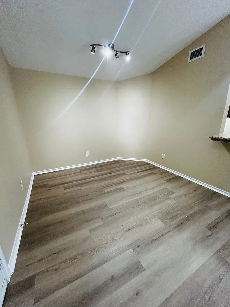 West Austin Townhome with Garage — Photo 4