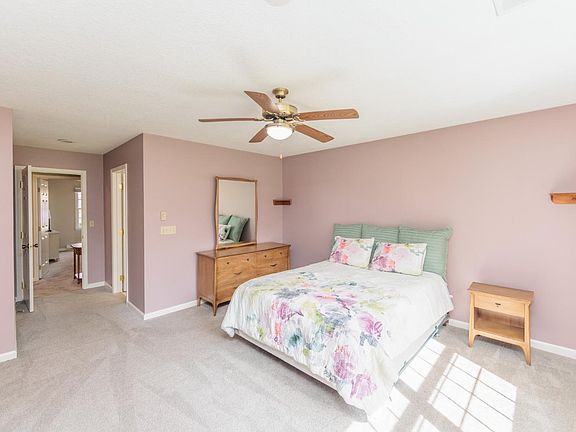 5th image of 4409 Woodridge Dr