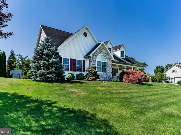 197 Beechwood Ln E, Chambersburg, PA 17201