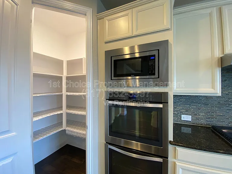 927 Bentley Dr — Photo 13