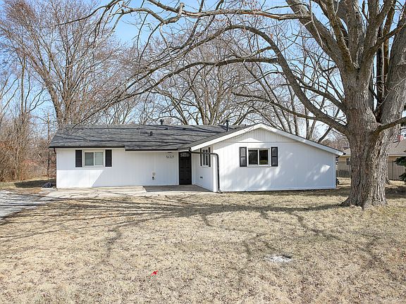 3rd image of 16321 Byron Dr