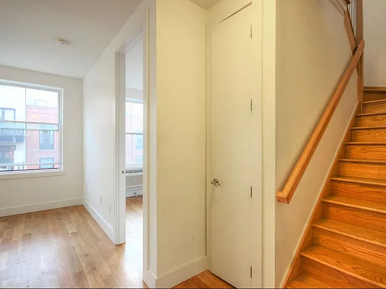 33 Meserole St #3 — Photo 8