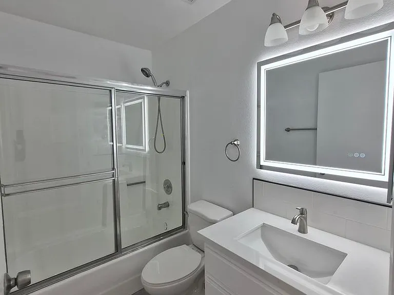 4311-4313 Toland Way — Photo 16