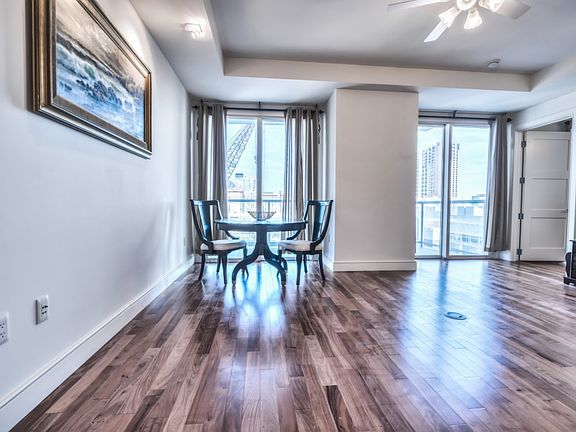 5th image of 98 San Jacinto Blvd #704