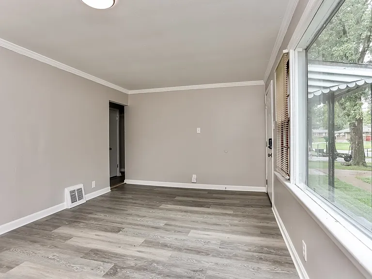 881218_018_living_room_13077478.jpg