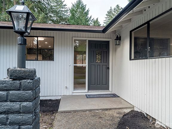3rd image of 4205 Candlewood Drive SE