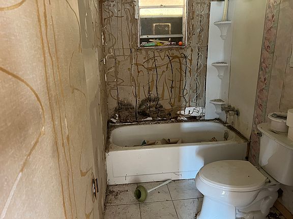 4th image of 295 Mystic Dr