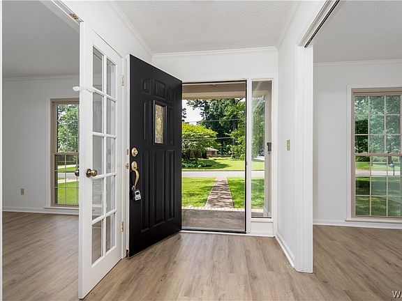 3rd image of 1931 Woodridge Rd