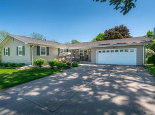 1224 Northwood Ln, Muscatine, IA 52761