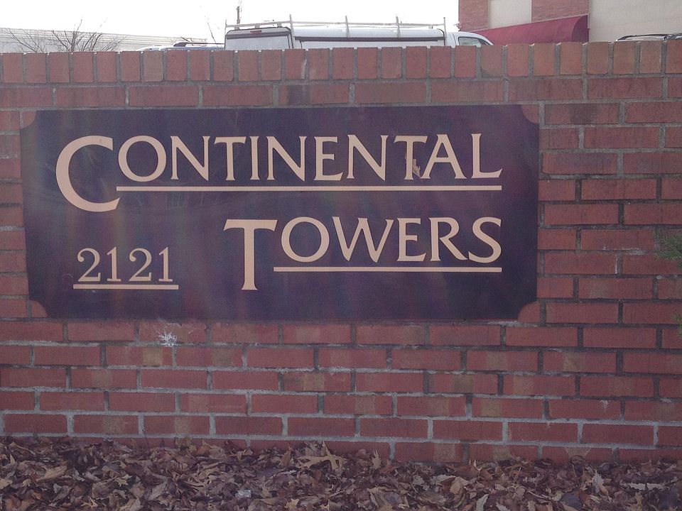 Entrance at Nicholasville Rd.