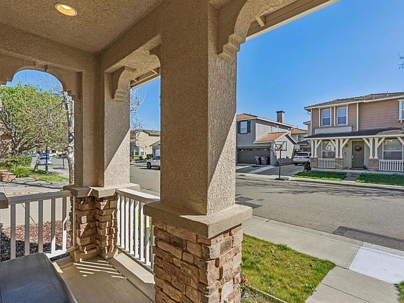 3rd image of 2428 Hanson Dr