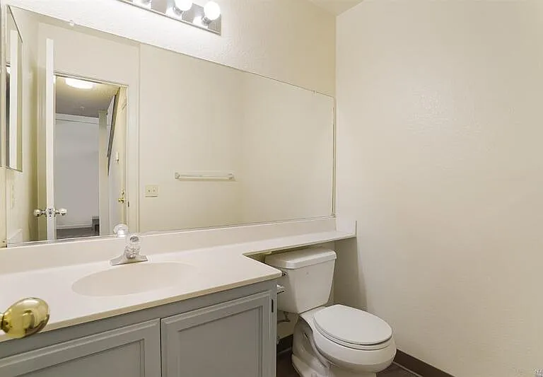 7 Meridian Cir — Photo 13
