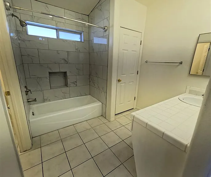 2112 E Desert Lakes Dr — Photo 15
