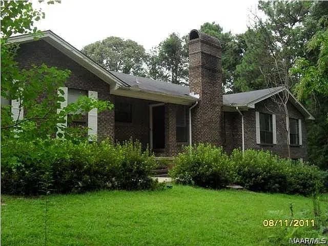 5 bed, 3.0 bath, 2600 sqft, $2,100 — Photo 1