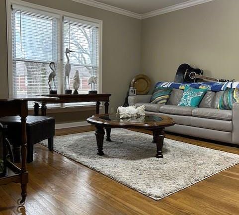 3rd image of 1122 Terry Ln
