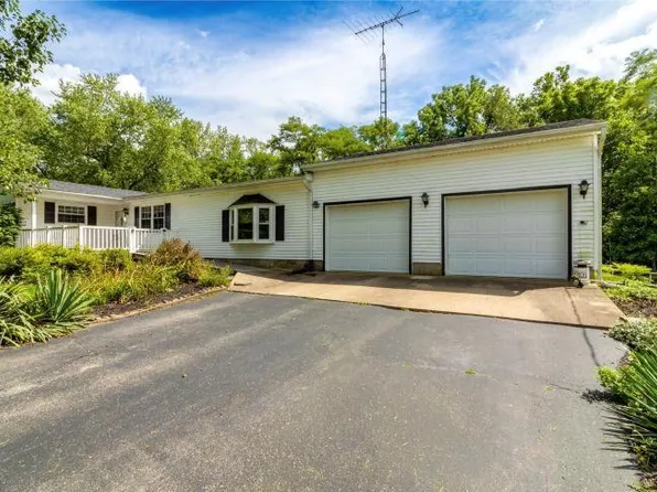 10113 Black Rd, Centerville, IN 47330