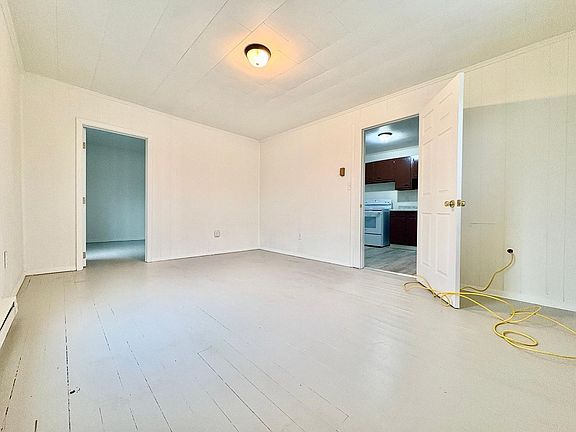5th image of 123 S Michigan St #2