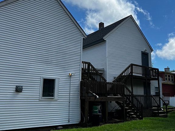 3rd image of 35 Wells St #4
