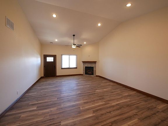 5th image of 3303 Eagle Dr