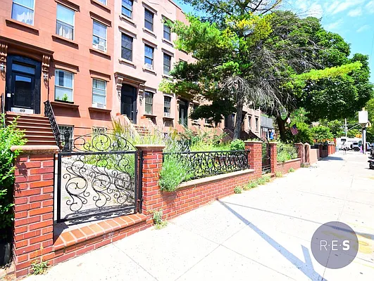Rented by RES New York | media 7