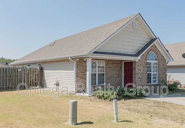 2170 Village Ln — Photo 2