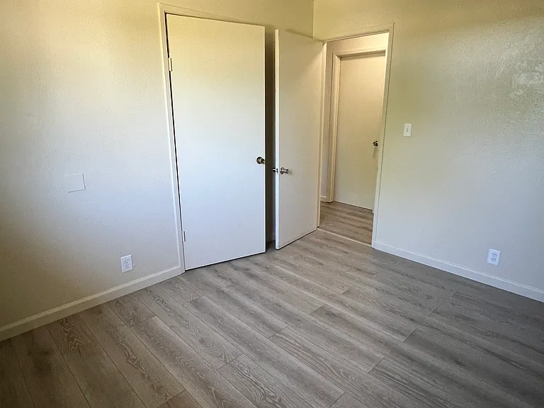 2418 N Edwards Ave #3 — Photo 8