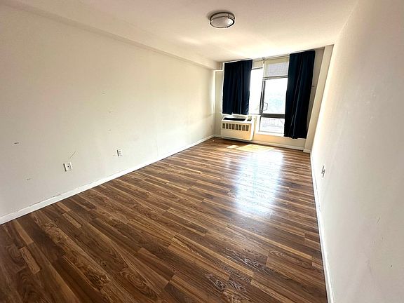 4th image of 2763 Morris Ave #805