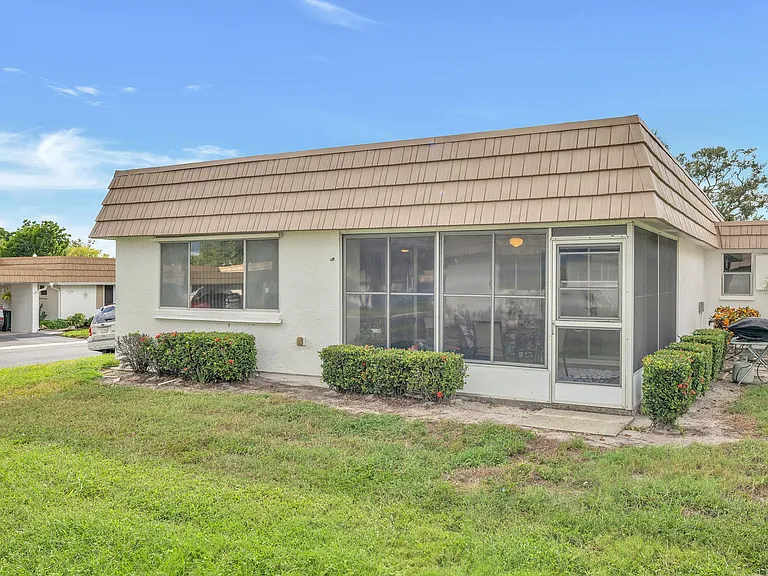 2401 Riverbluff Pkwy #V-240 — Photo 21