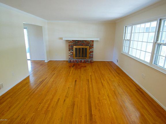 3rd image of 321 Twin Oaks Dr