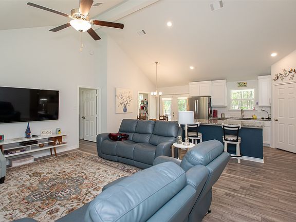 4th image of 802 County Road 2406