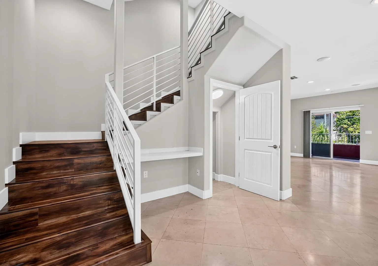 18358 Saticoy St - 101 — Photo 2