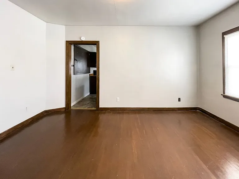 225 S College Ave — Photo 8