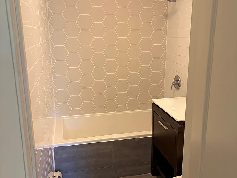 322 Hart St #2 — Photo 14