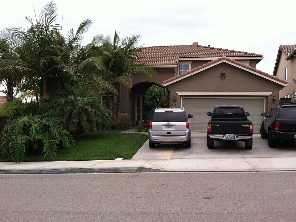 3-car Drive & Corner Parking