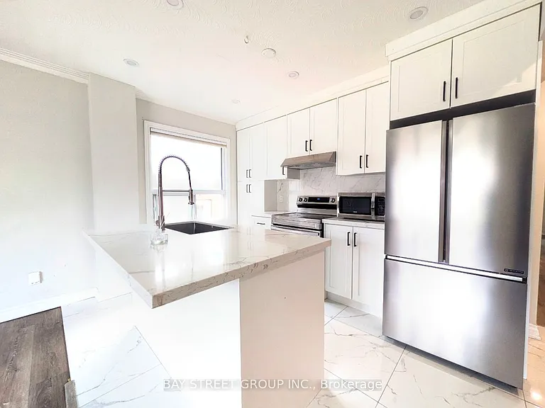 8 Storey Cres #MAIN — Photo 6