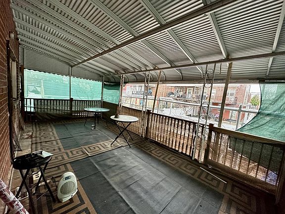 4th image of 2743 Yates Ave